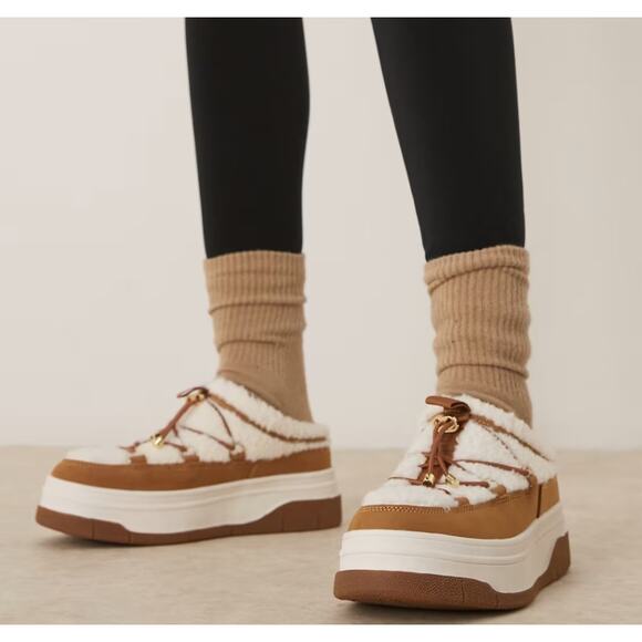 Pajar Canada Jules Women's Sneaker Mules size 6, New, tan & faux sherpa - Picture 2 of 12